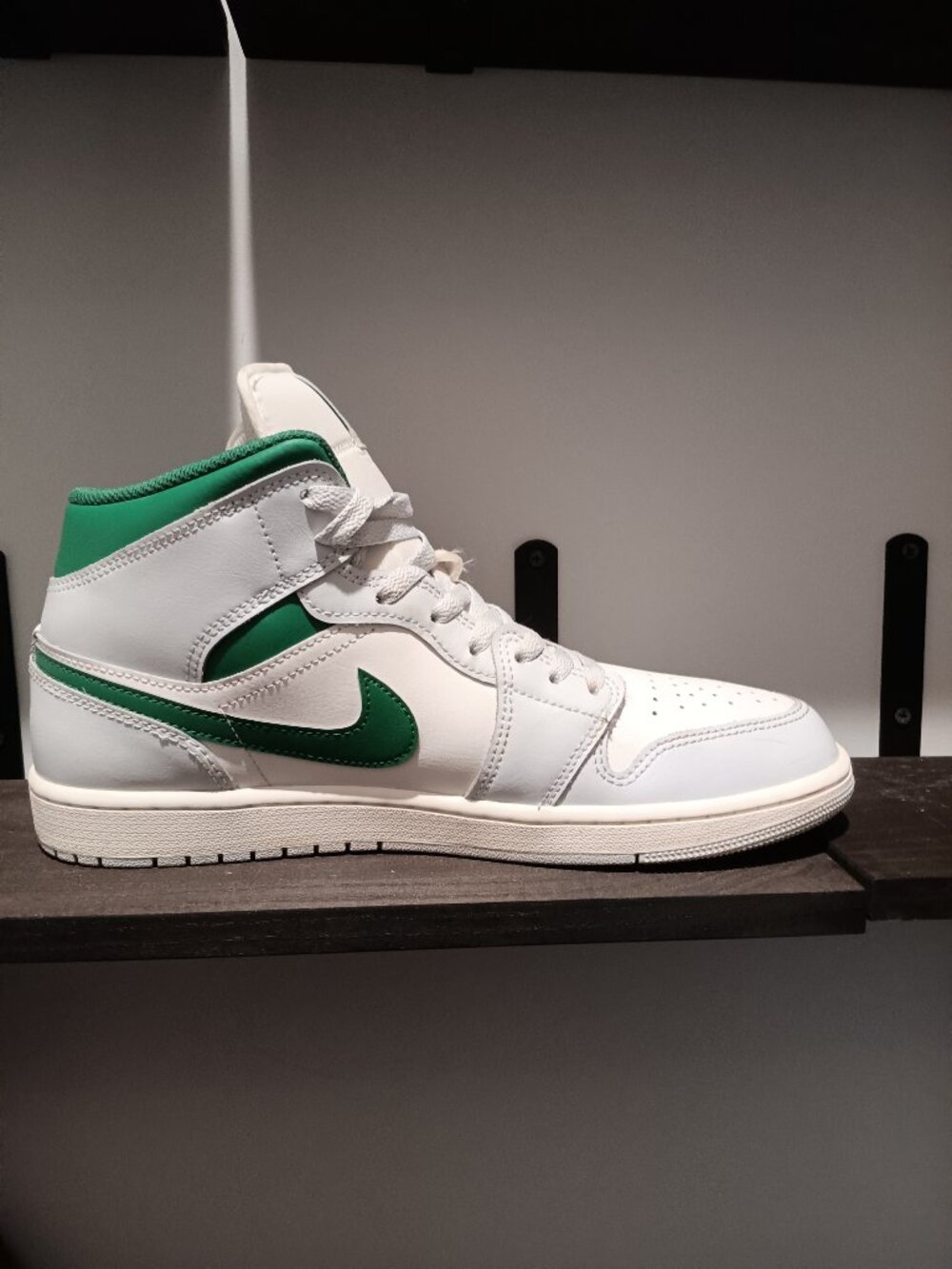 Jordan air 1 mid White Pure Platinum Pine Green 100% authentic - Picture 2 of 16
